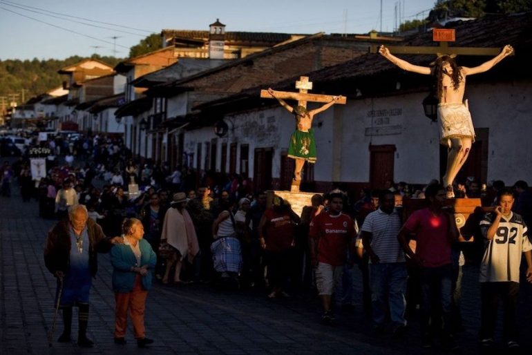 Procesión de los Cristos